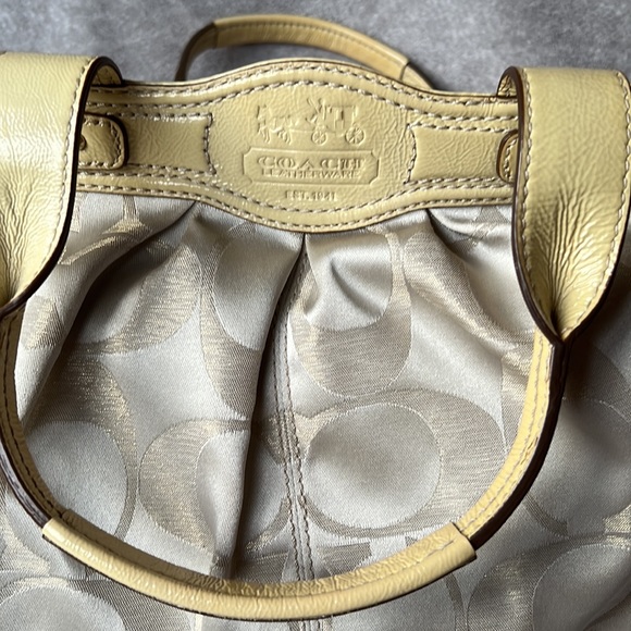 Vintage Coach shoulder bag and matching NWT wallet, cream and gold - Picture 9 of 10